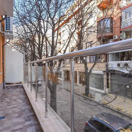 Stylish Residential Flat - With Parking & Balcony By Flat Mаnager Sofie