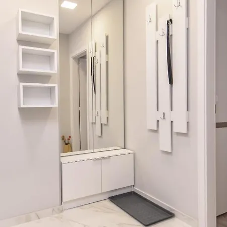 Stylish Residential Flat - With Parking & Balcony By Flat Mаnager Apartmán *