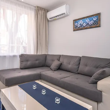 Stylish Residential Flat - With Parking & Balcony By Flat Mаnager Апартамент София