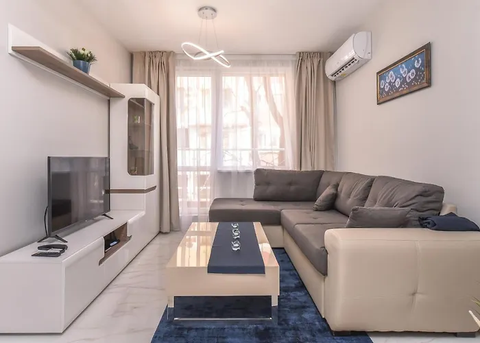 Stylish Residential Flat - With Parking & Balcony By Flat Mаnager Apartment