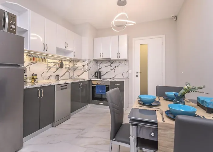 Apartment Stylish Residential Flat - With Parking & Balcony By Flat Mаnager *