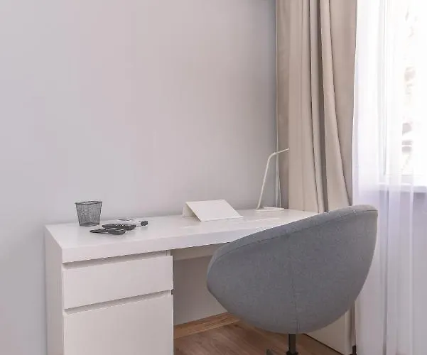 Stylish Residential Flat - With Parking & Balcony By Flat Mаnager *