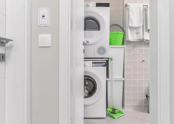 Apartment Stylish Residential Flat - With Parking & Balcony By Flat Mаnager