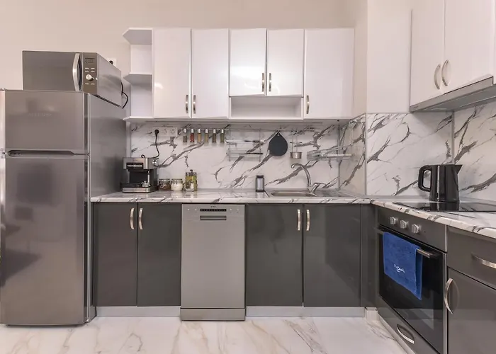 Apartment Stylish Residential Flat - With Parking & Balcony By Flat Mаnager *