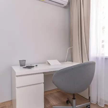 Stylish Residential Flat - With Parking & Balcony By Flat Mаnager *