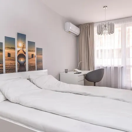 Lägenhet Stylish Residential Flat - With Parking & Balcony By Flat Mаnager *